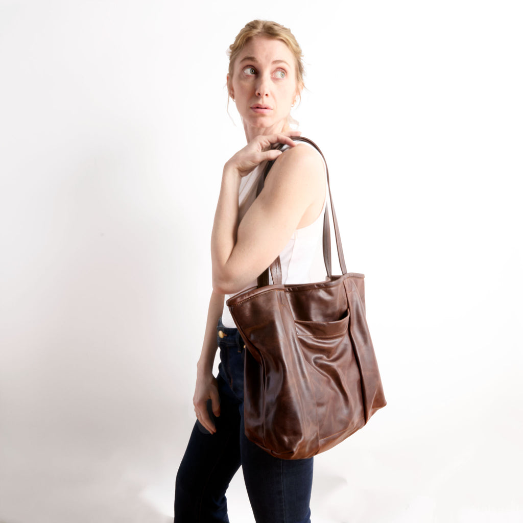 model / large / dark | model with asher large in bourbon and cognac