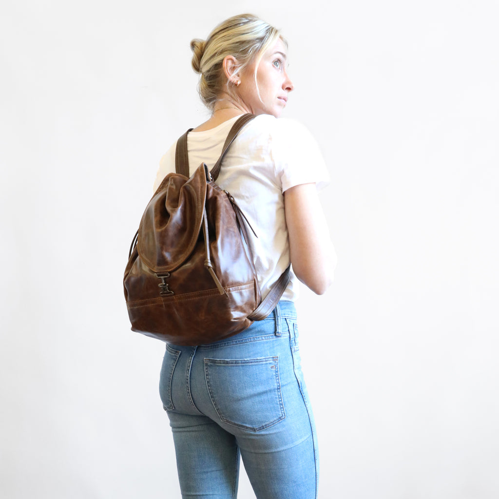 Side-back view of model wearing 1904 maxwell, size medium, as a backpack. 