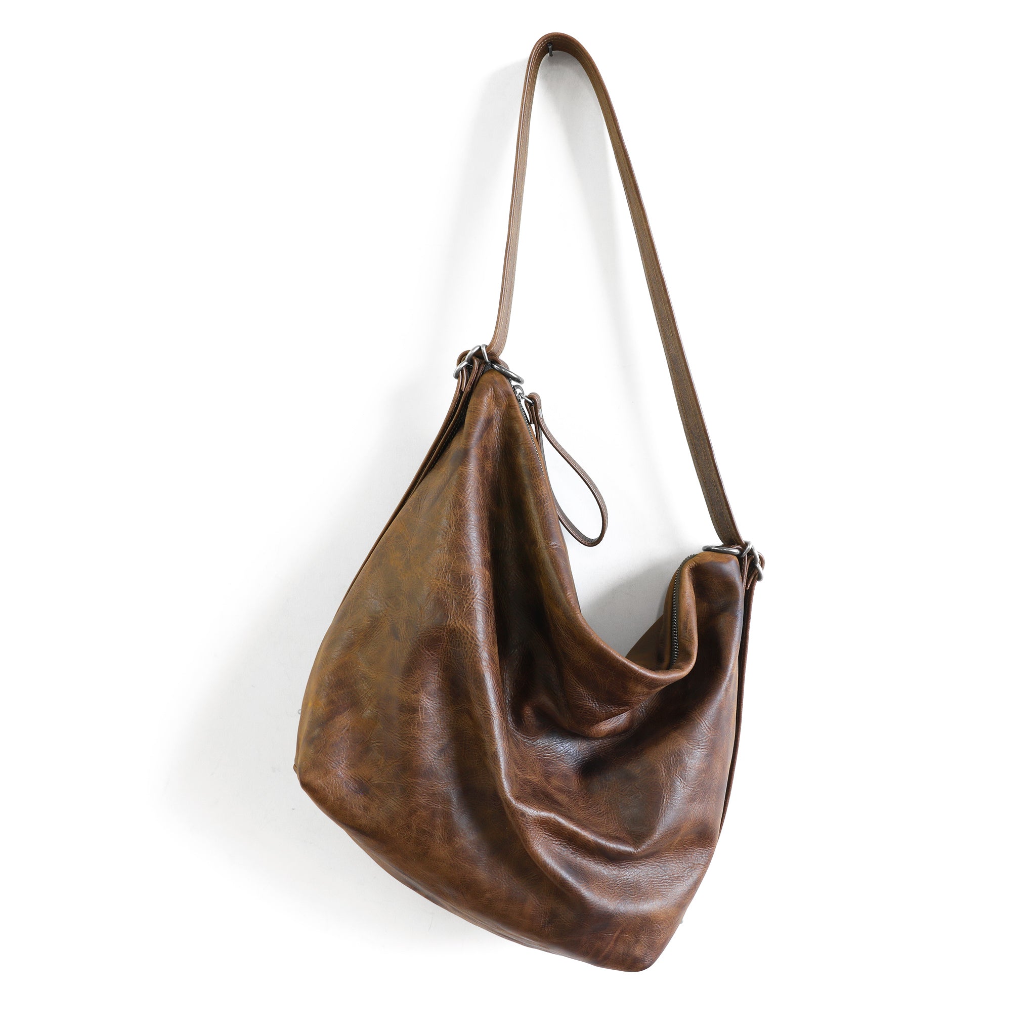 hobo pack original, size large shown, in rustic pecan with vintage brown strap