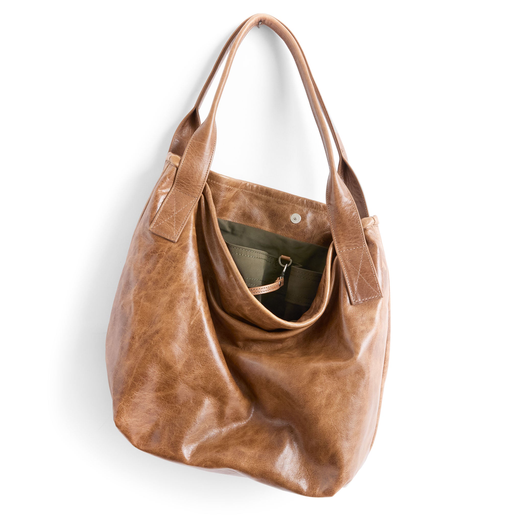 tyler size large in light saddle, showcasing interior kelp lining and open pockets