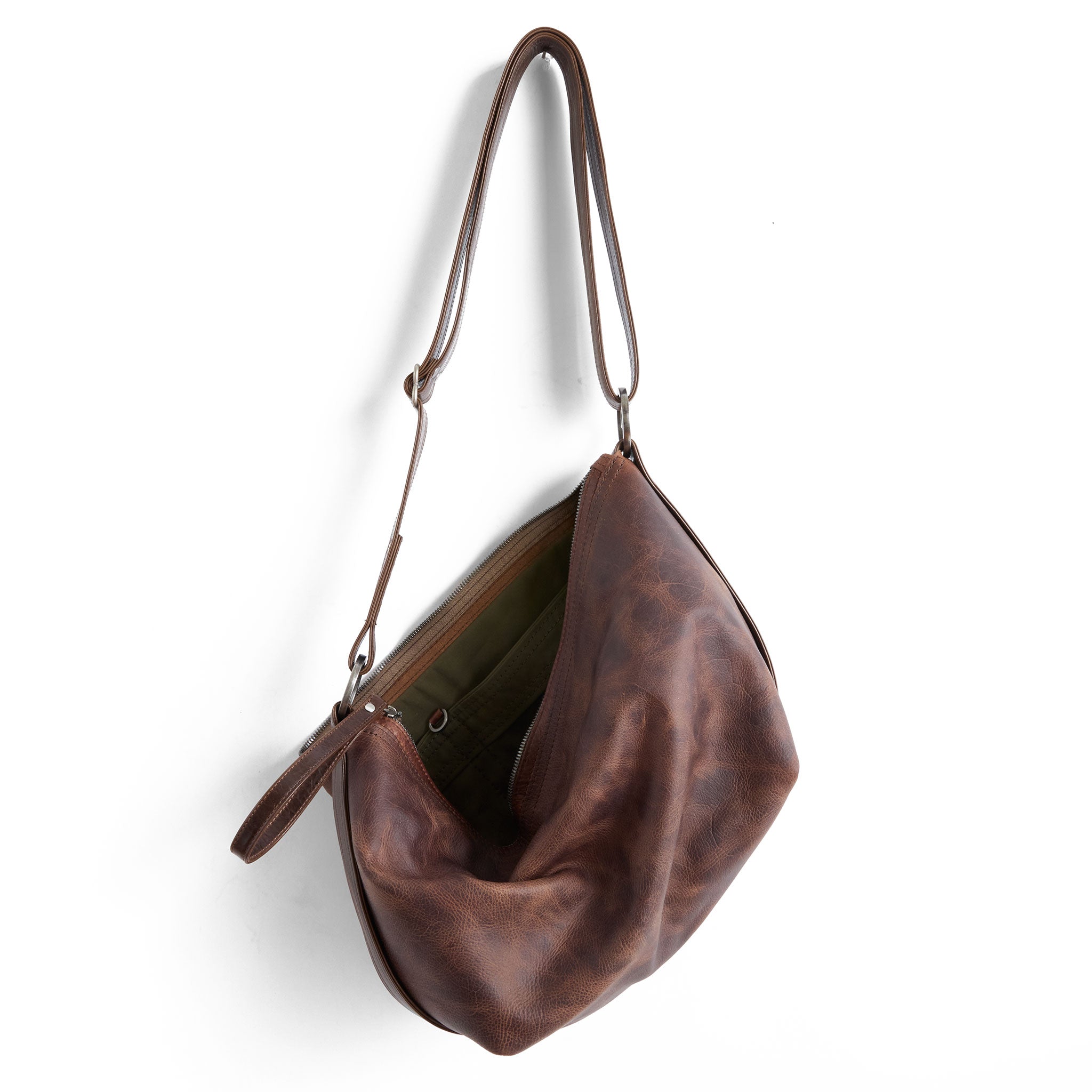 beau duffel with hoop hardware in fuentes, showcasing interior open pockets