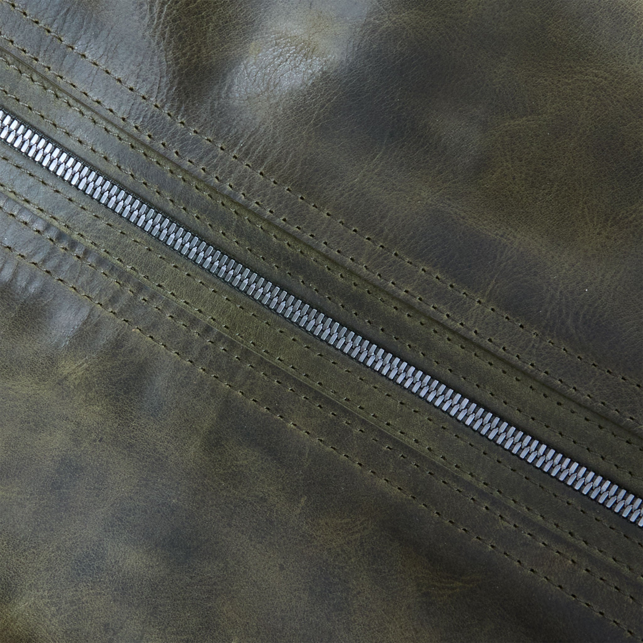 close up shot of the zippered top of the beau duffel in moss