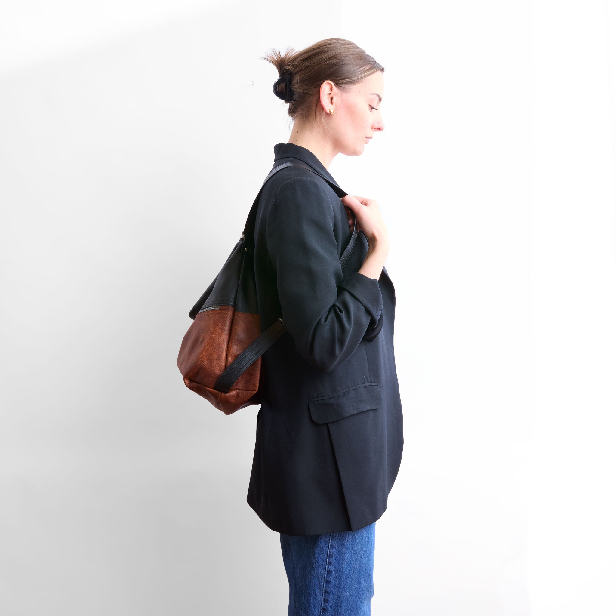 city safari single zip with light fuentes base and plonge black top, modeled in backpack setting