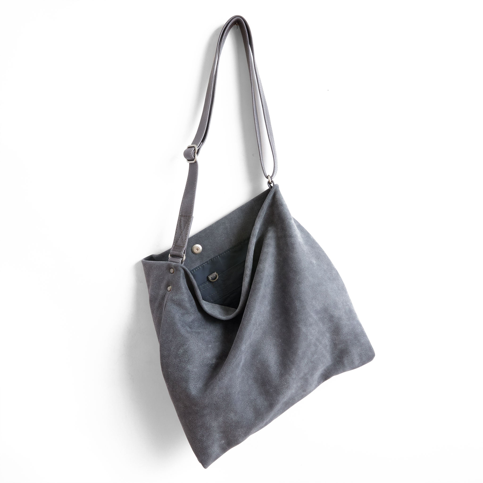 olivia size medium in mineral grey, showcaisng interior petrol lining