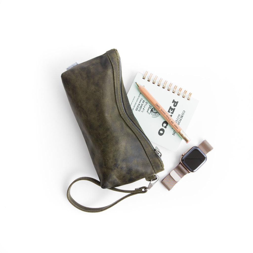 zip pouch medium in moss