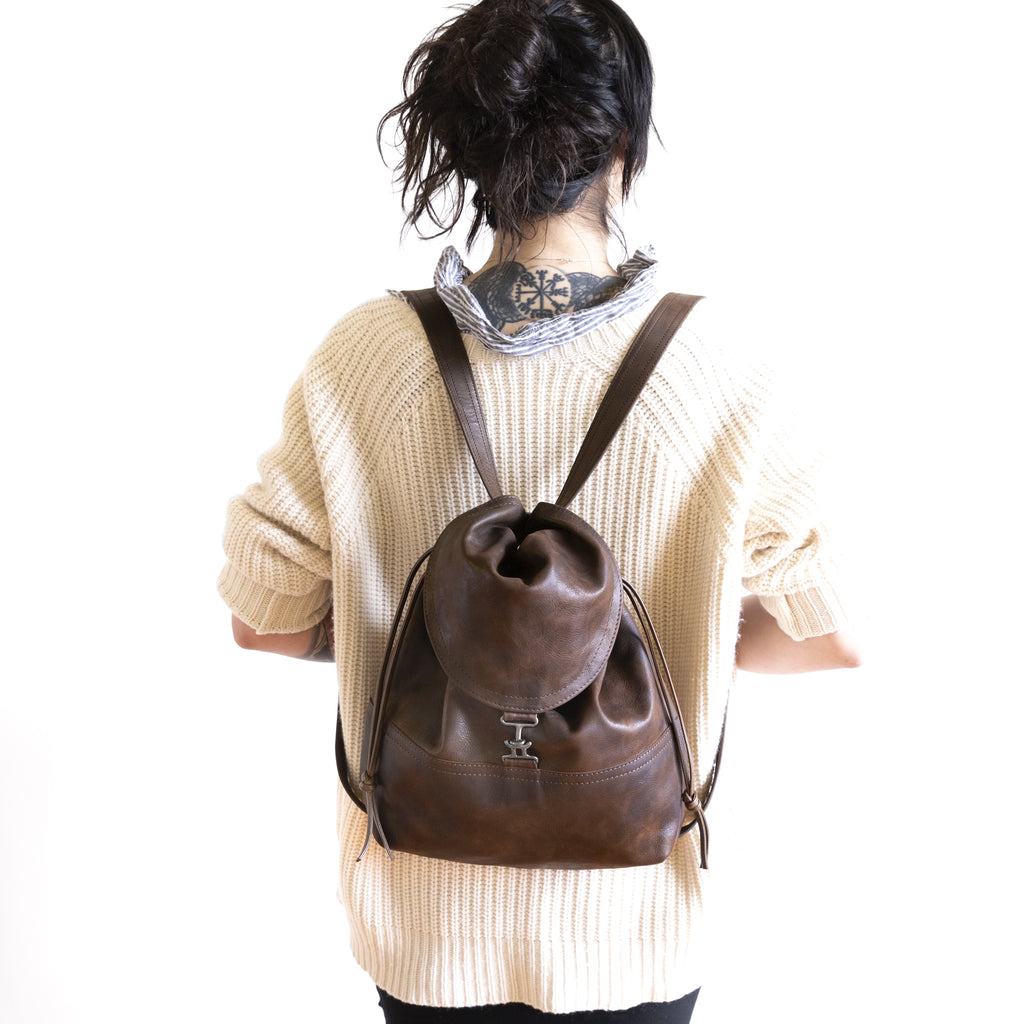 Back view of model wearing 1904 medium as a backpack. 
