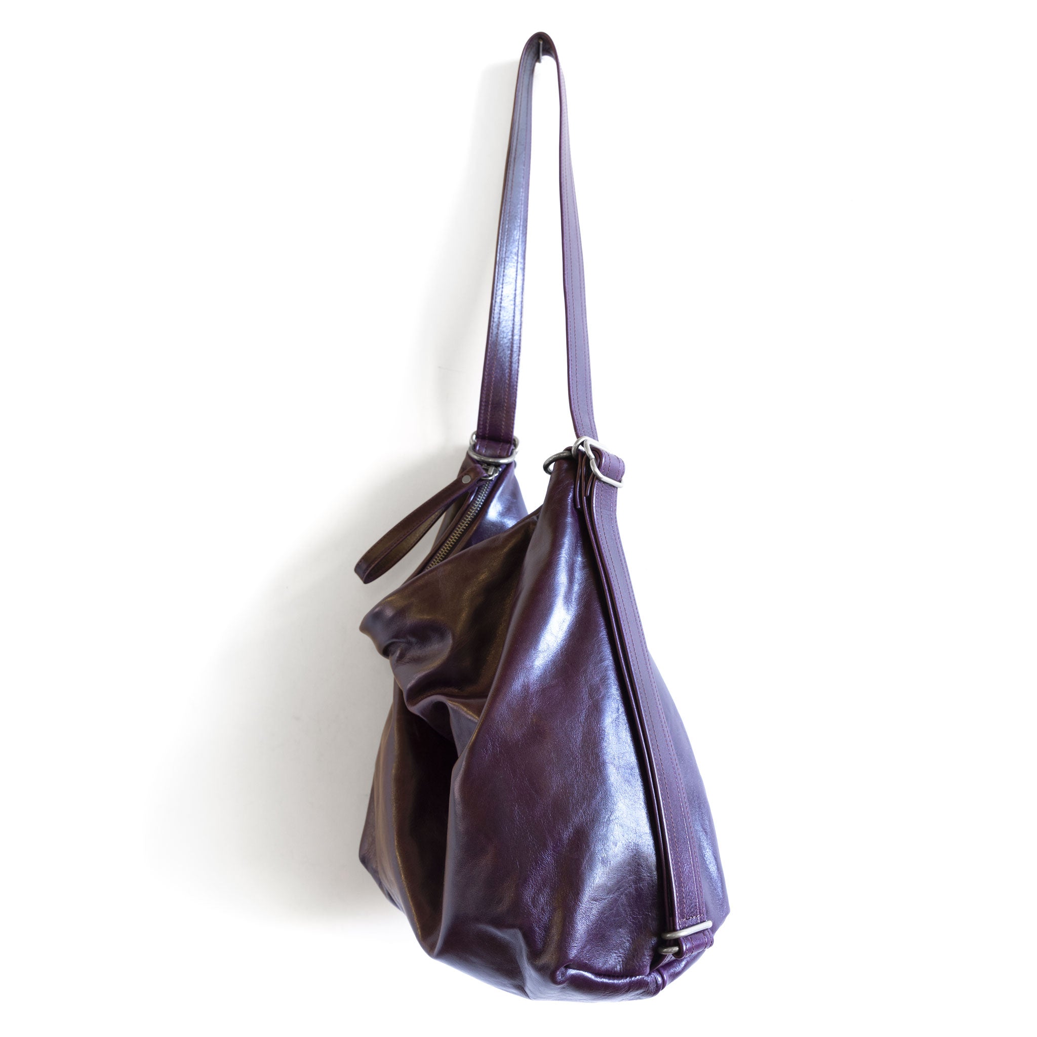 hobo pack original, size large shown, in aubergine showing low-profile strap detail